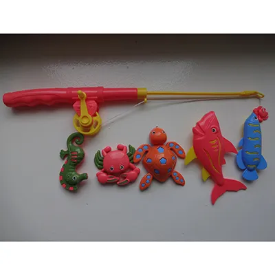 Fishing toy set that includes sea animals of various colours (turtle, seahorse, crab, shark, fish) and a rod with a hook attached to the string with a magnet.