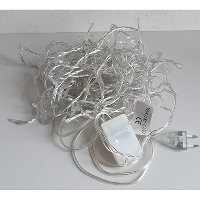 Lighting chain with 180 white, non-replaceable LEDs, a flashing unit and transparent electric wire.