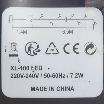 Lighting chain with 100 white, non-replaceable LEDs, a flashing unit and a socket that allows expansions with additional members.