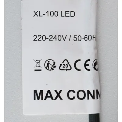 Lighting chain with 100 white, non-replaceable LEDs, a flashing unit and a socket that allows expansions with additional members.