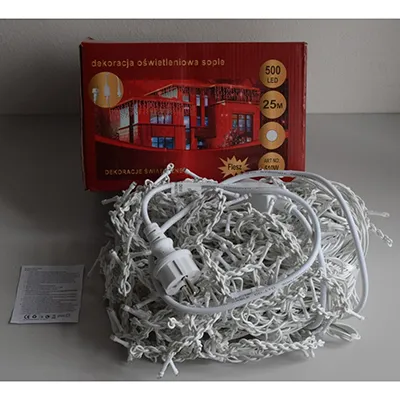 Lighting chain with 500 white, non-replaceable LEDs, a flashing unit, white electric wire and a socket that allows expansions with additional members.