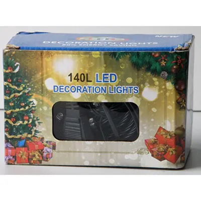 Decorative lighting chain with control unit equipped with 140 purplish white LEDs, pine green insulated wires and a socket that allows expansion with additional units.