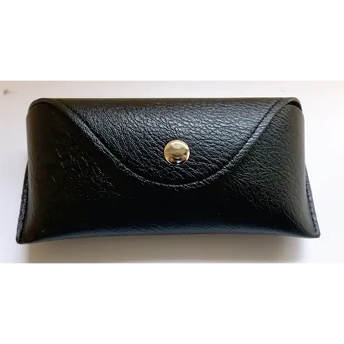 Glasses case in black imitation leather with a popper button closure and a loop to allow the case to be worn on a belt. Product sold online, in particular via AliExpress (unique product identifier: 1005005274418969).