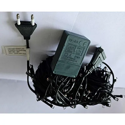 Black lighting chain intended for mutual connection, with 200 LEDs of non-replaceable light sources. It includes a device for changing lighting modes. Product sold online, in particular via www.skvelamoda.sk