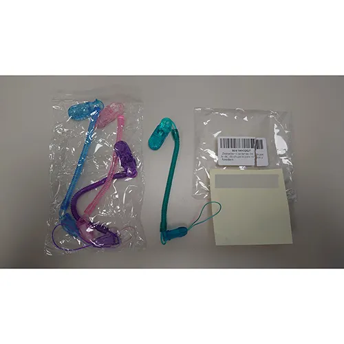 Set of four soother holder chains. Product sold online, in particular via Amazon (ASIN: X001HH32Q7).