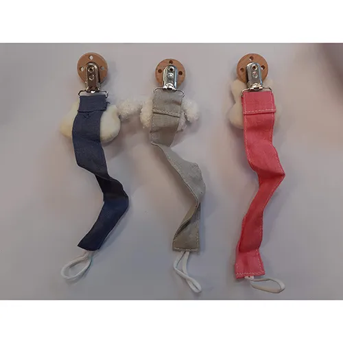 Soother holder. Product sold online, in particular via Amazon (ASIN: B0BMQ3JZCY)