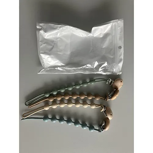 Set of four silicon soother chains. Product sold online, in particular via Amazon (ASIN: B0CY4XPG4C). Stock Keeping Unit: X001ZDH0DT.