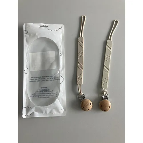 Silicon soother chain. Product sold online, in particular via Amazon (ASIN: B0BXHFXJ2B). Stock Keeping Unit: X001T9ESRP.