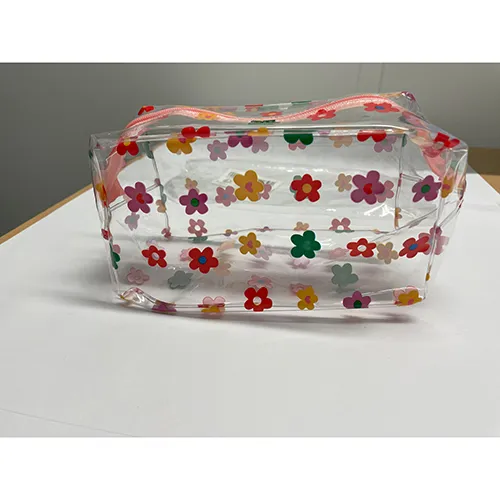Pencil case, in PVC-plastic, decorated with printed flowers. Product sold online, in particular via Temu (Product identifier: 601099571521140).