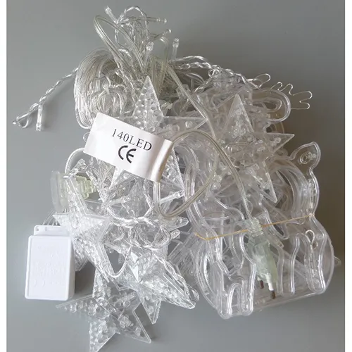 Lighting chain with 140, non-replaceable LEDs, a flashing unit, white electric wire and a socket that allows expansions with additional members.