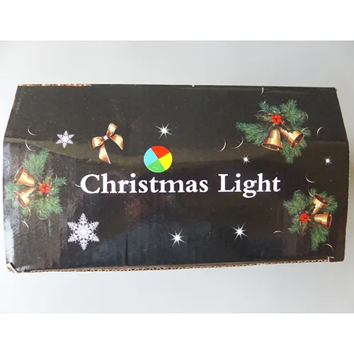 Lighting chain with 140, non-replaceable LEDs, a flashing unit, white electric wire and a socket that allows expansions with additional members.