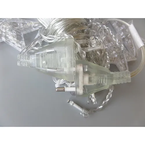 Lighting chain for indoor use with 140 non-replaceable LEDs in the shape of stars.