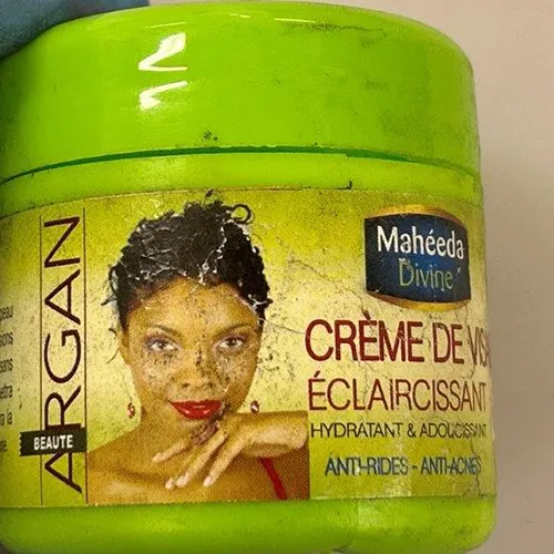 Skin lightening cream, 100 g. Product is sold online, in particular via Facebook Marketplace.