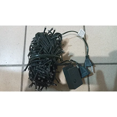 Lighting chain with 300 multi-colour non-replaceable LEDs, a flashing unit, and a socket that allows expansion with additional members.