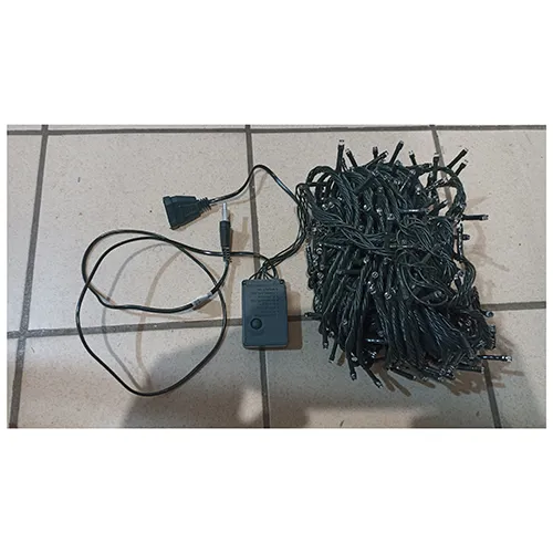 Lighting chain with 500 non-replaceable LEDs, a flashing unit, and a socket that allows expansion with additional members.