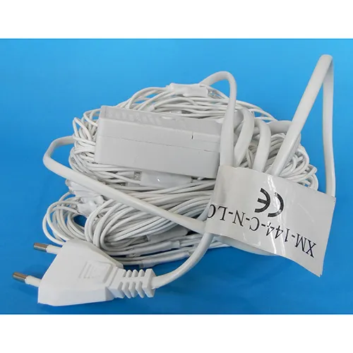 Mesh-shaped (1.2 m x 1.6 m) decorative lighting chain with non-replaceable LEDs and a flashing unit that can be connected directly to the mains voltage.