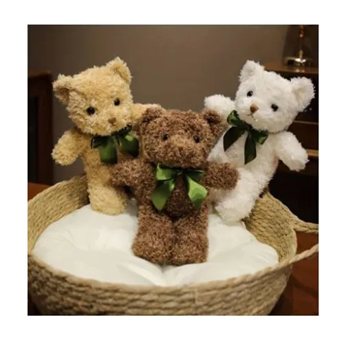 Soft toy representing a bear with a green satin textile ribbon around its neck. All batches are affected. Product sold online, in particular via Temu.
