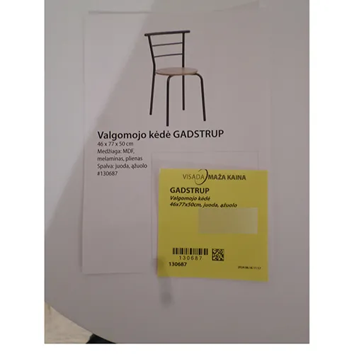 Chair with legs, backrest sides, backrest made of black metal tubes (22 and 28 mm diameter respectively) and a seat made of 15 mm thick wood fiber board (MDF), oak colour. Dimensions: W46 x H77 x D50 cm.