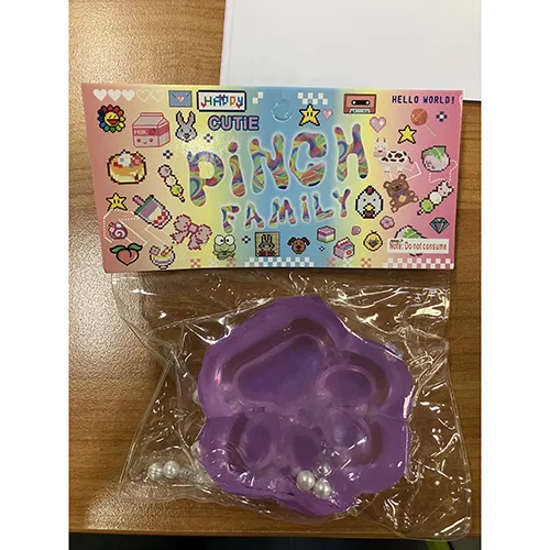 Squeeze toy with beads. Product sold online, in particular via TEMU (Unique identifier: 601099857731714).