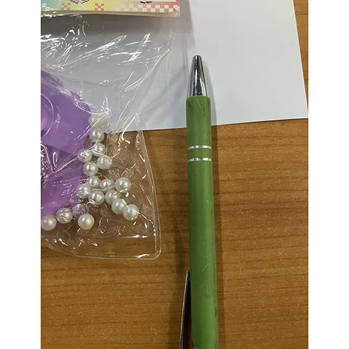 Squeeze toy with beads. Product sold online, in particular via TEMU (Unique identifier: 601099857731714).