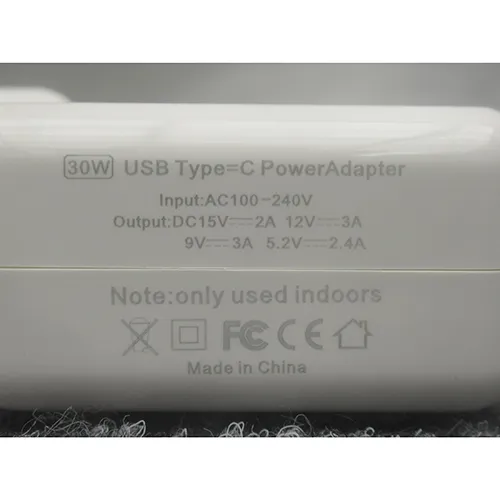 USB-C charger. Product sold online, in particular via digiaura.fi