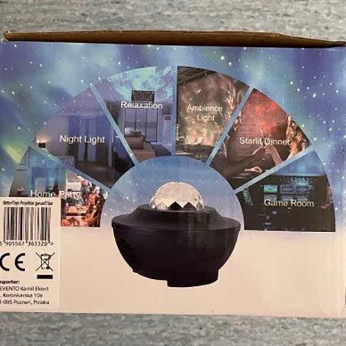 Projector light in the form of moving galactic nebulae and a starry sky. The galactic nebulae are projected via a transparent crystalline hemisphere in the upper part of the projector. Product sold online, in particular via Kaufland.de