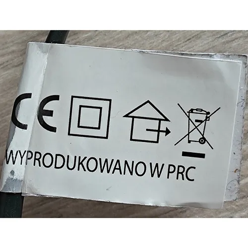 Lighting chain with 100 non-replaceable LED light sources. The lighting chain includes a device for changing lighting modes.