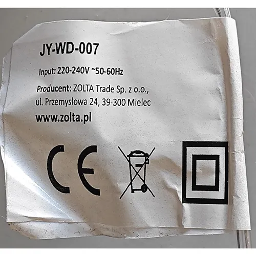 Lighting chain designed for interconnection, which contains non-replaceable LED light sources. The lighting chain includes a device for changing lighting modes. Product sold online, in particular via www.kralovstvo-hraciek.sk