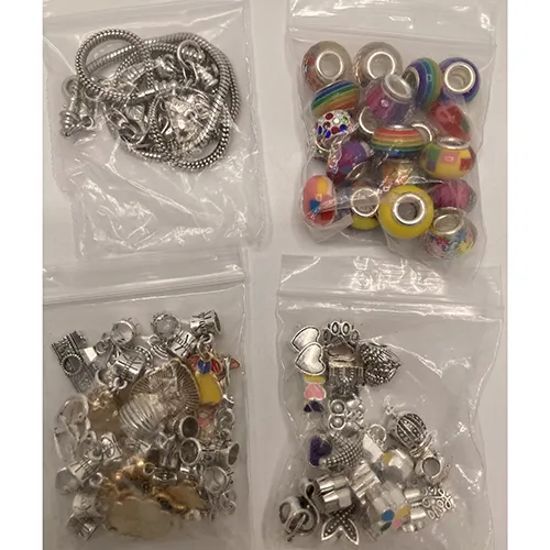 Jewellery set to make bracelets. Product sold online, in particular via cirkle-sverige.se.