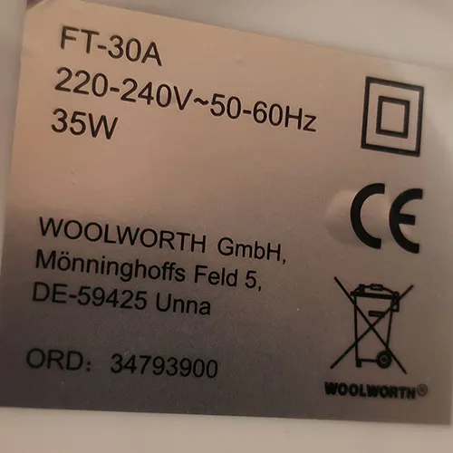 Electric fan with three speed levels, mains powered. Product sold online, in particular via woolworth.pl