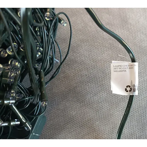 Extendable lighting chain equipped with an 8-function control unit. The product contains 500 LED lights and has a length of 38m.