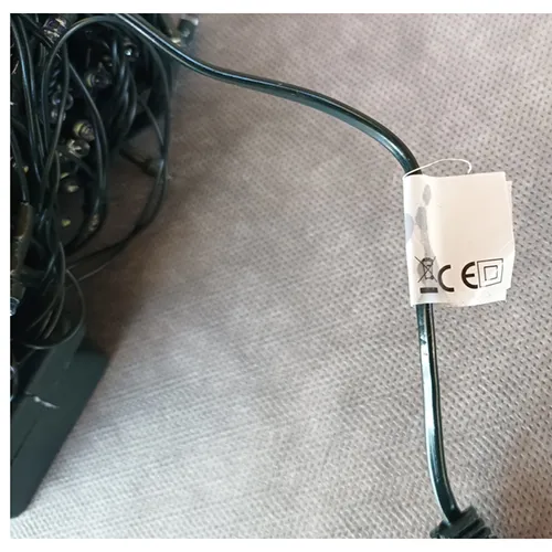 Extendable lighting chain equipped with an 8-function control unit. The product contains 500 LED lights and has a length of 38m.