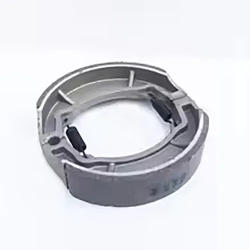Motorcycle part: Brake drum shoe replacement for Roketa, Sunl, Jonway and Taotao motorcycles with 50cc, 110cc, 125cc, 150cc and 250cc engines. Engine type: GY6. Engine models: 152QMI, 157QMJ and 161QMI. Product sold online, in particular via AliExpress.
