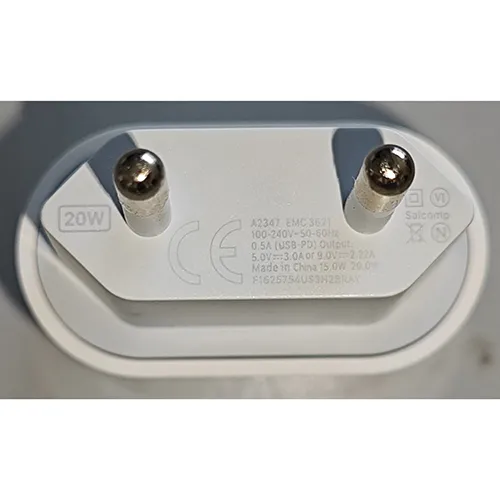 Salcomp - Power adaptor