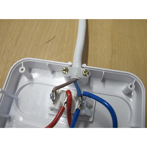 Rectangular white multi socket lead with 10 plug sockets, 4 USB type A and 2 USB type C. Measuring 32x10.5x4 cm and with a cable length of 1.88 m. 110 - 250 V~ ,10 A*, maximum 2,500 W, Protection class I, IP 20 USB- V, 3.1 A. Product sold online in particular via Amazon (ASIN: B0D3WKGBXH