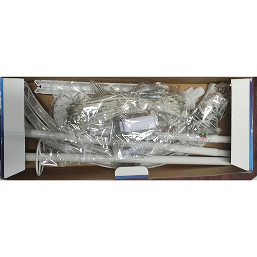 Lighting chain, equipped with white LEDs and transparent insulated wire.