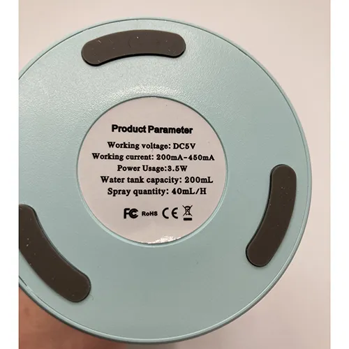 Air humidifier with light functions and a charging cable. Product sold online, in particular via Bykylie.se.