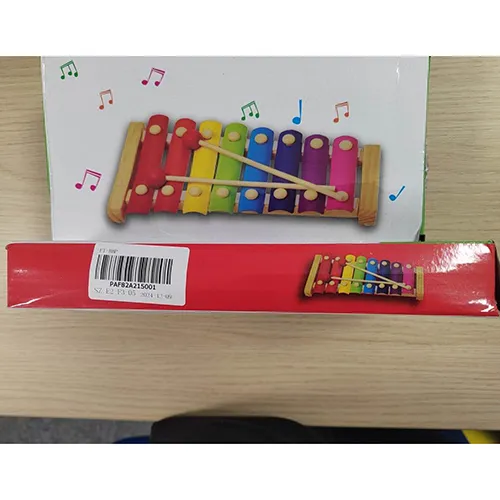 Xylophone of wood and multi-coloured metal, with 2 mallets. Product sold online, in particular via royaumemontessori.fr.
