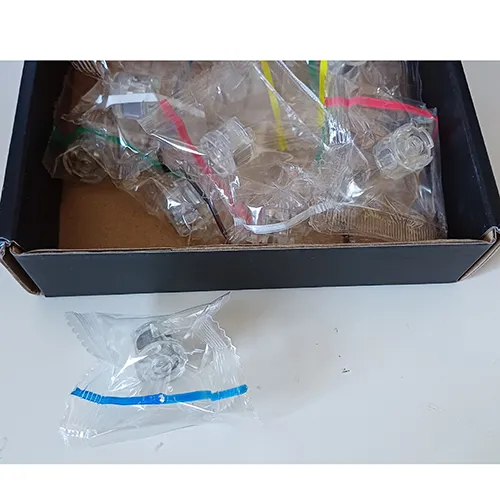 Plastic bricks set with LED light. Product sold online, in particular via AliExpress.