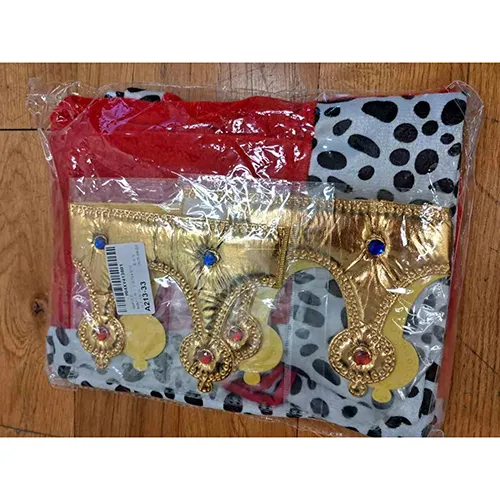 Fancy-dress costume with a golden fabric crown, a plastic gem and a red cape. Product sold online, in particular via Wish (unique identifier: 64b9022e6ec945f73b7edc52).