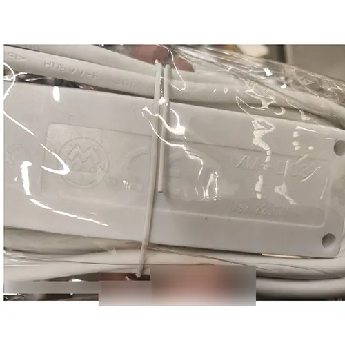 Extension cord with 3 sockets, white, 3 m long.