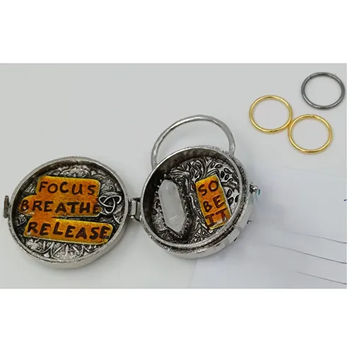 Pendant locket. Product sold online, in particular via HobbyHall.fi (ID: 90240198).