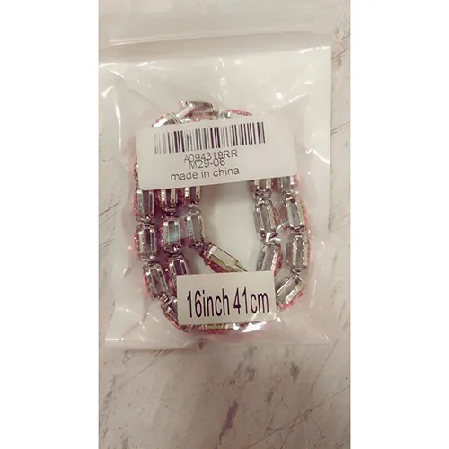 Silver-coloured metal necklace with pink stones. Product sold online, in particular via AliExpress.