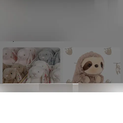 Keyring with a soft toy in the shape of a birthday cake with plastic eyes and a golden metal clasp. Product sold online, in particular via TikTok.