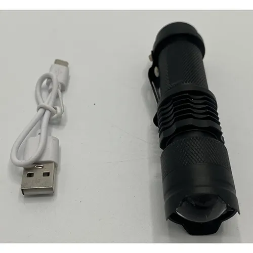 Black aluminium flashlight, extendable. Product sold online, in particular via trendvaruhuset.se