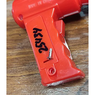 Red toy megaphone. Product sold online, in particular via Temu.