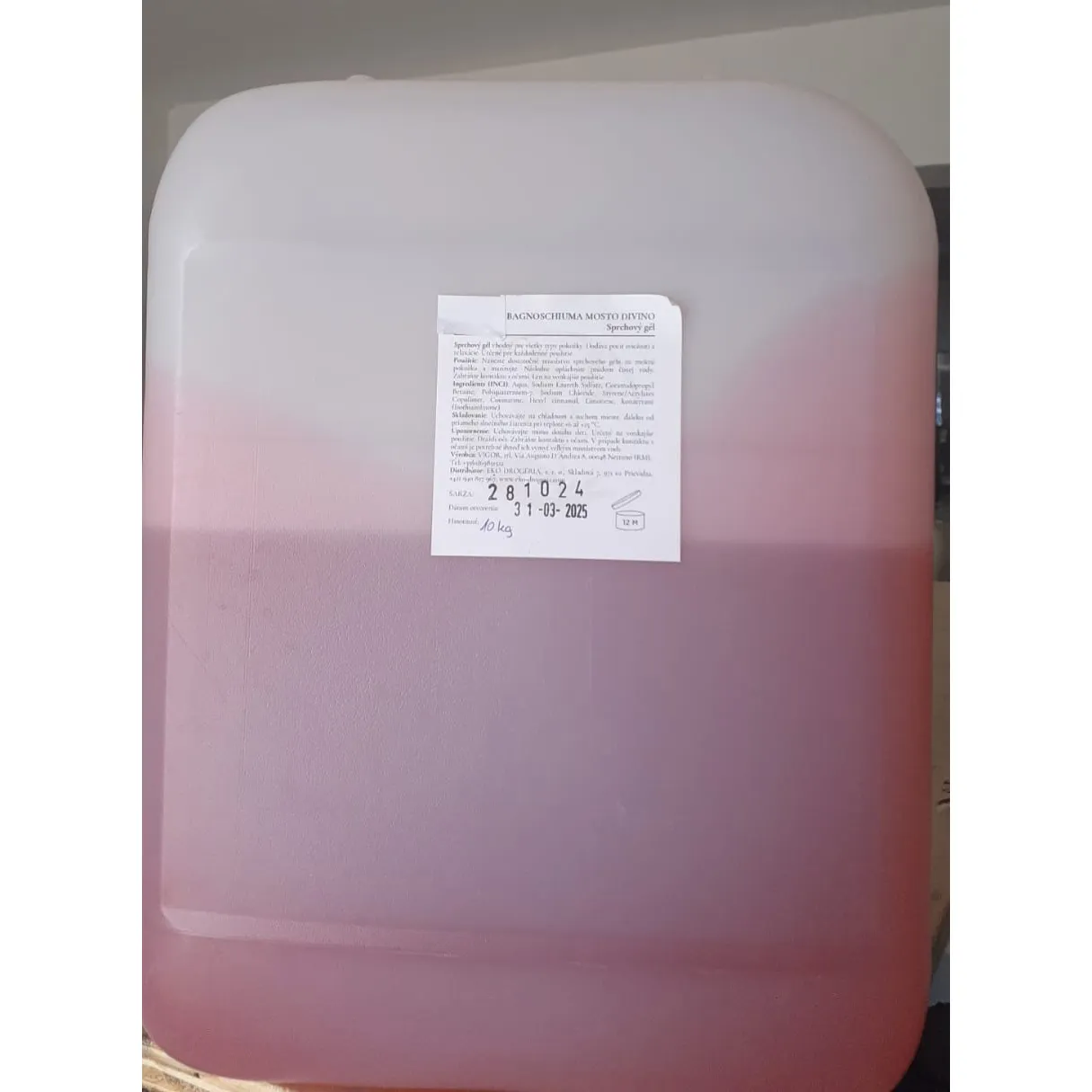 Two types of shower gels, 25 kg, and Bagnoschiuma Mosto Divino, 10 kg, in bulk canister.