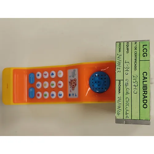 Toy telephone with batteries, intended for children under 36 months. Product sold online, in particular via Temu.