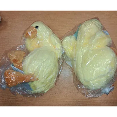 Yellow- and orange-coloured soft toy in the shape of a duckling with black plastic eyes. Product sold online, in particular via Shein.