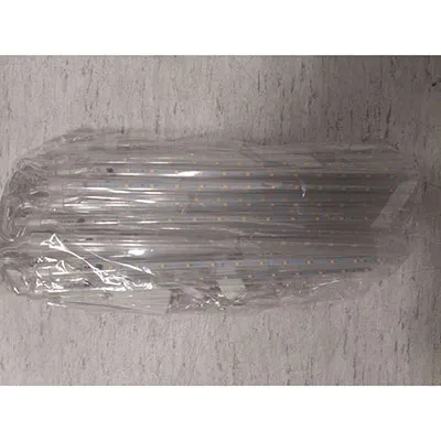 Lighting chain consisting of eight LED light tubes. Product sold online, in particular via AliExpress (unique product identifier: 1005007168031947).